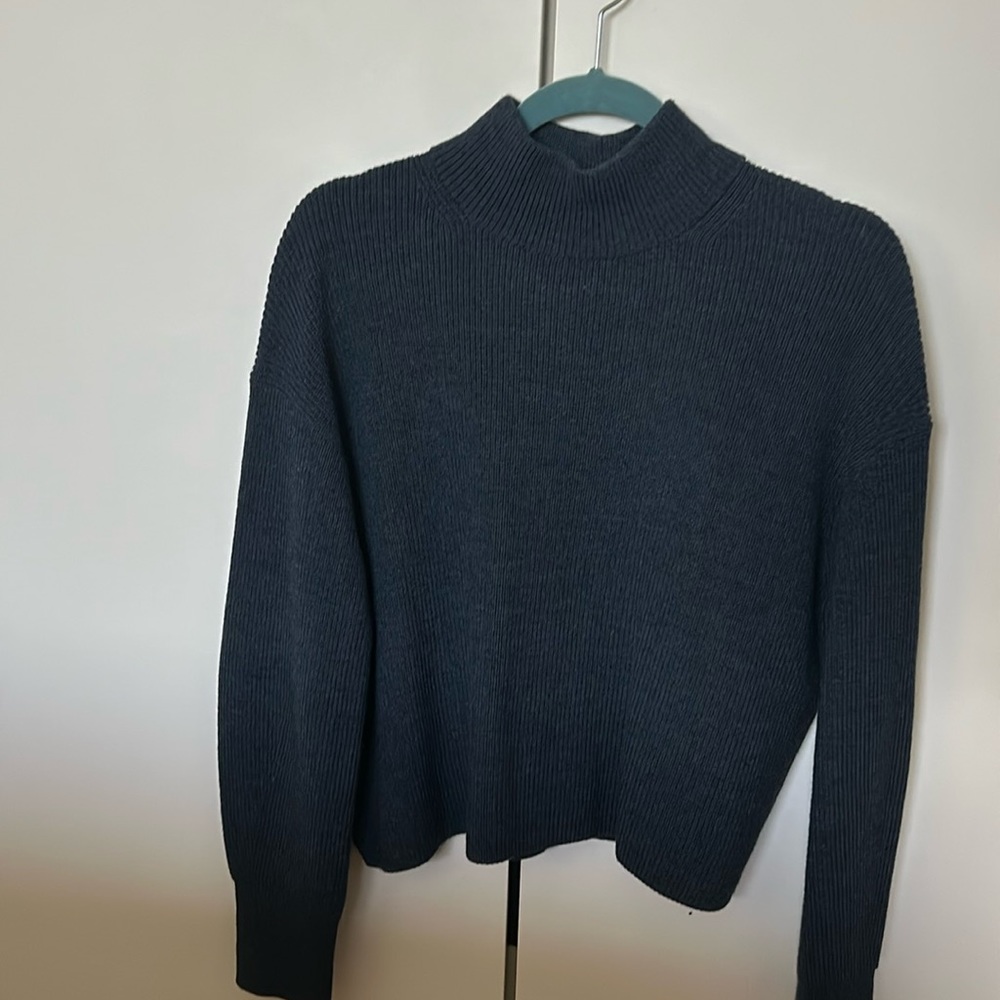 Lululemon sweater